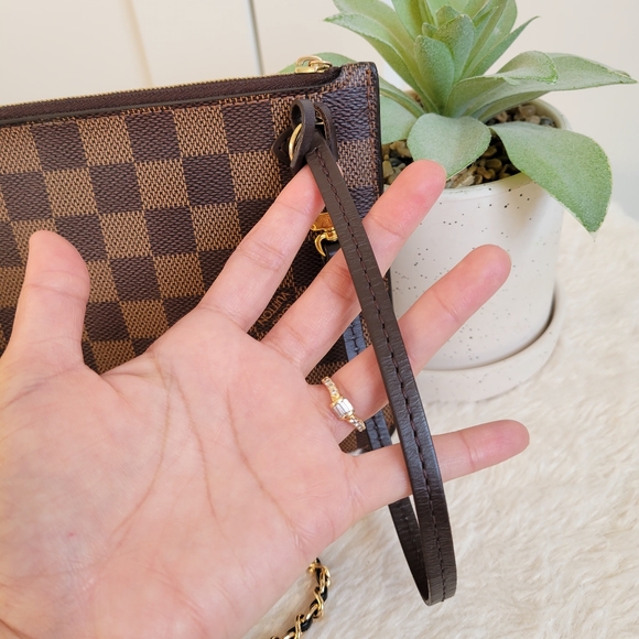 💕LOUIS VUITTON Neverfull Damier Ebene "CERISE" Mm/Gm Clutch Wristlet Crossbody - Picture 5 of 16